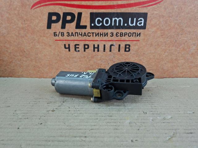 FORD 0130821938 Мотор стеклоподъемника двери передней левой в наличии Черновцы