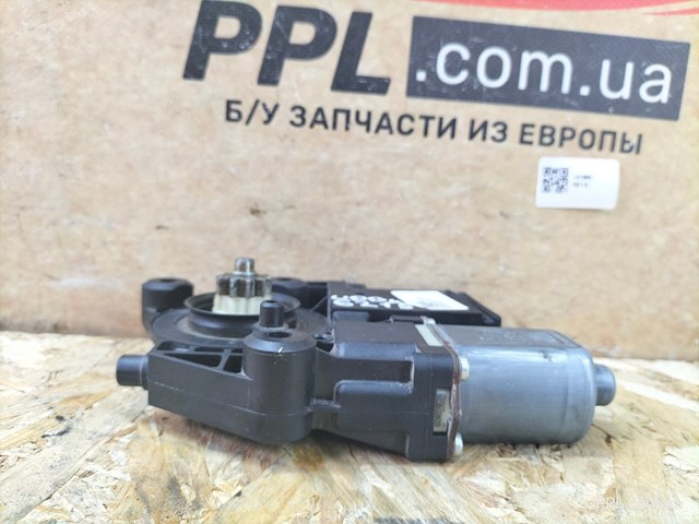 RENAULT 0130822478 Мотор стеклоподъемника двери передней правой в наличии Черновцы