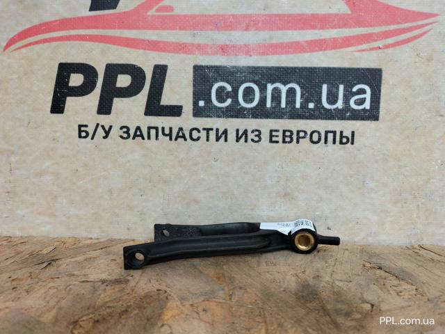 13162131 GM Кронштейн радиатора верхний купить в Полтава