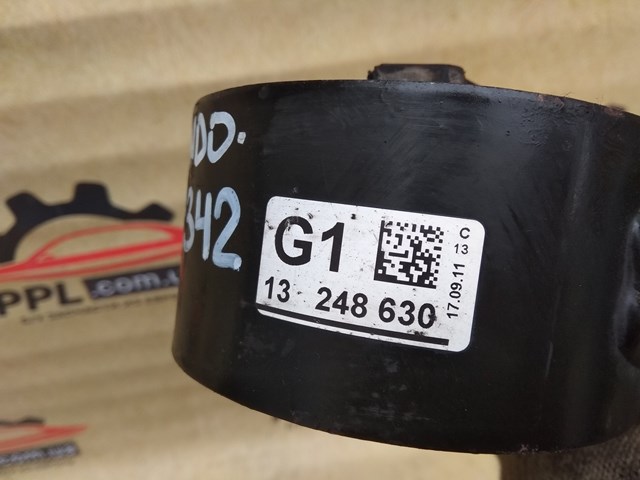 Подушка двигателя 13248630 GM