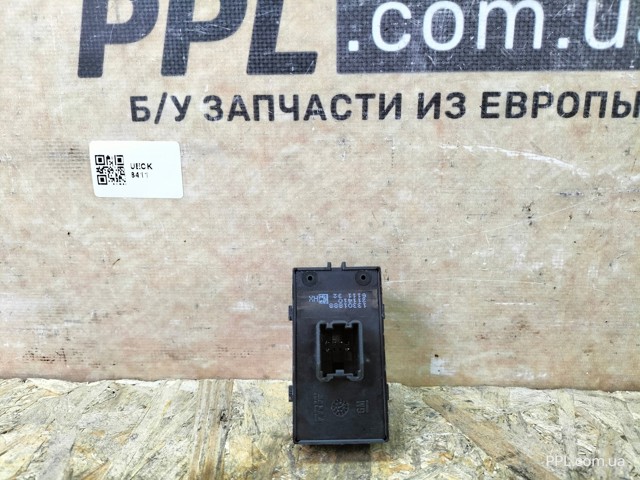 GM 13301888 Кнопочный блок управления стеклоподъемником задний в наличии Украина