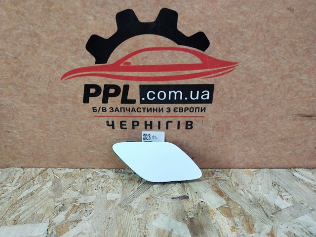 Передняя заглушка бампера буксировочного крюка 13423599 GM