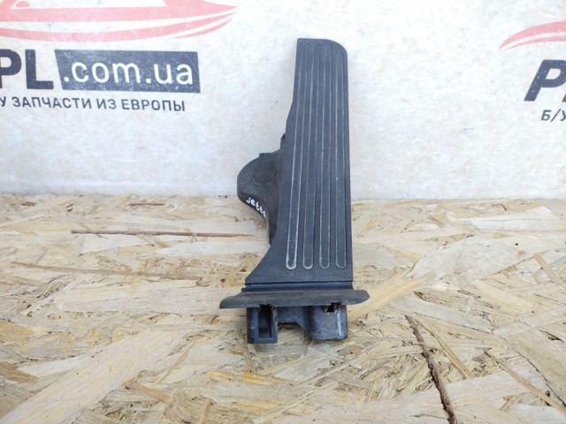 Педали газа Шкода Суперб 2