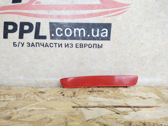 Левый катафот заднего бампера 1K5945105 VAG