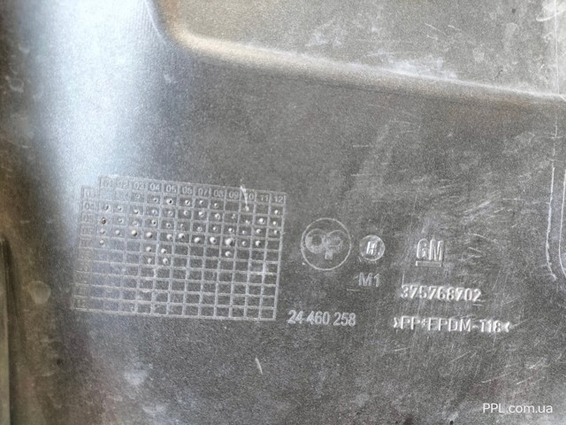 Передний бампер 24460258 GM