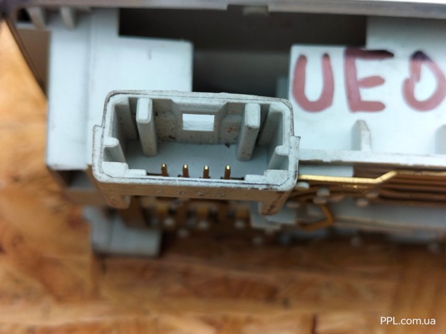 264300005R RENAULT Плафон освещения салона (кабины) купить в Черновцы