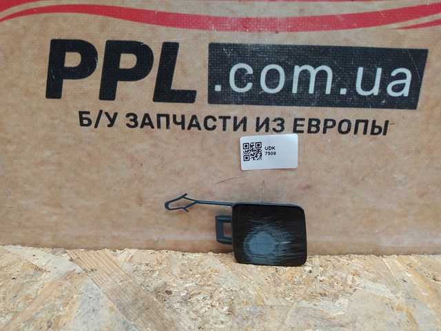 Заглушка бампера буксировочного крюка, передняя правая 2G0807241 VAG