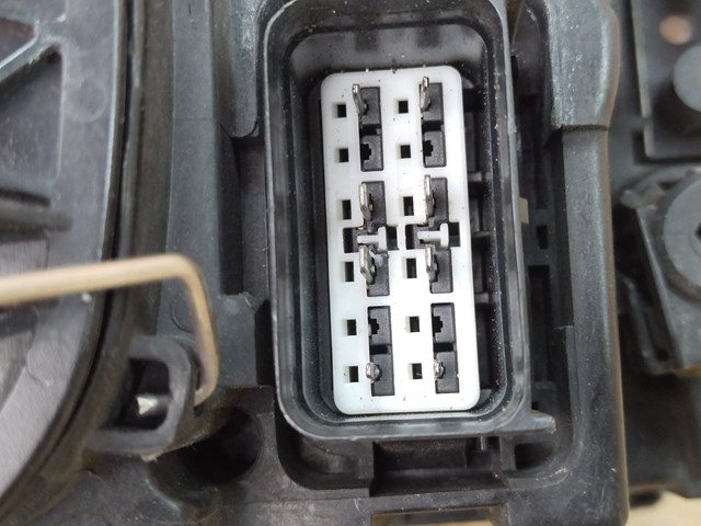 VOLVO 30763040 Правая фара в наличии Сумы