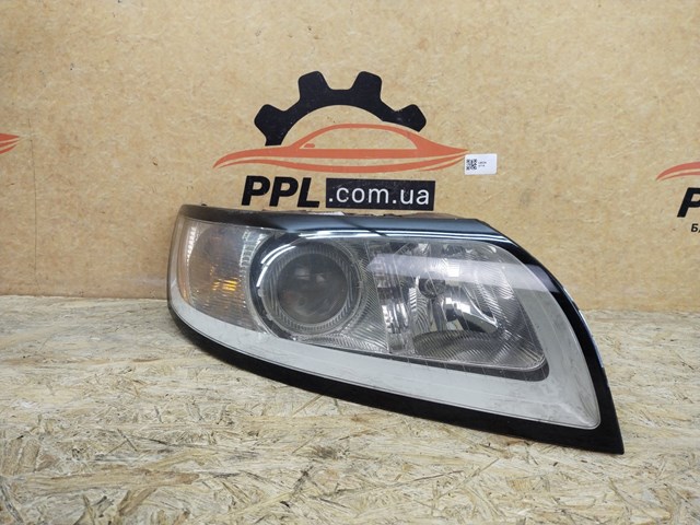 VOLVO 30763040 Правая фара в наличии Черновцы