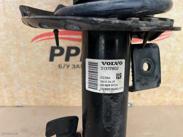 Передний правый амортизатор 31317802 VOLVO