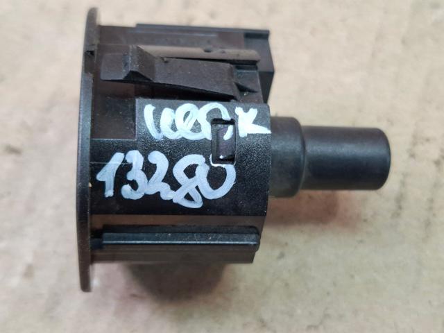 VOLVO 31318268 Замок отключения (деактивации) подушки безопастности пассажира в наличии Киев