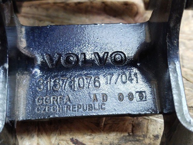 31371076 VOLVO Петля задней двери купить в Украина