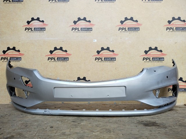 Бампер на авто Opel Astra K