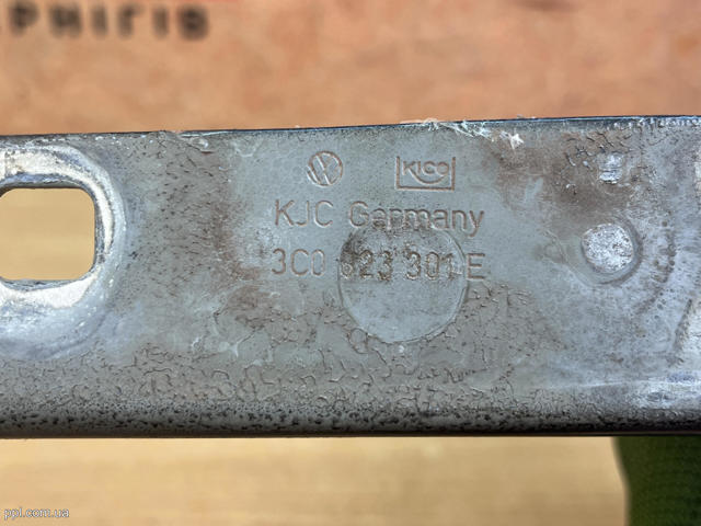 3C0823301E VAG Петля капота левая купить в Тернополь