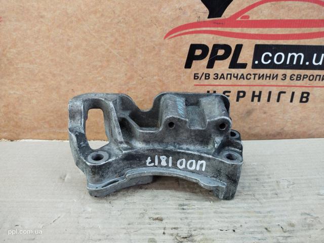 Кронштейн подушки (опоры) двигателя, правой 3M516030AF FORD