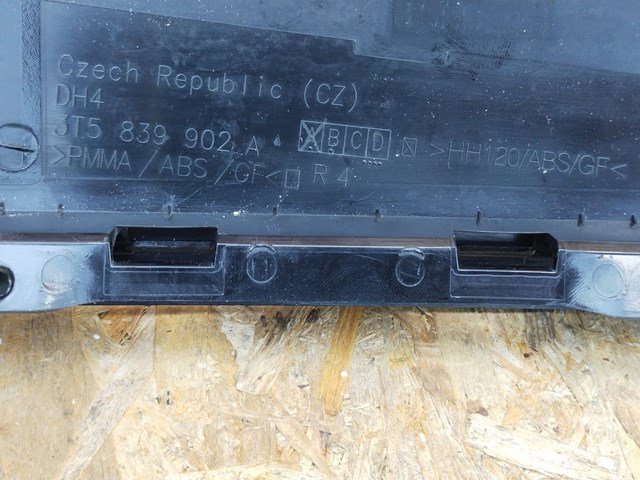 3T5839902A VAG Накладка двери задней правой вертикальная купить в Ужгород