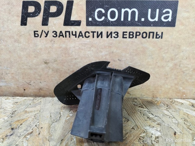 3V0807942 VAG Бампер передний купить в Ужгород
