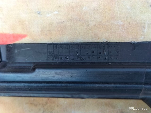 3V0853677 VAG Решетка бампера переднего центральная купить в Павлоград