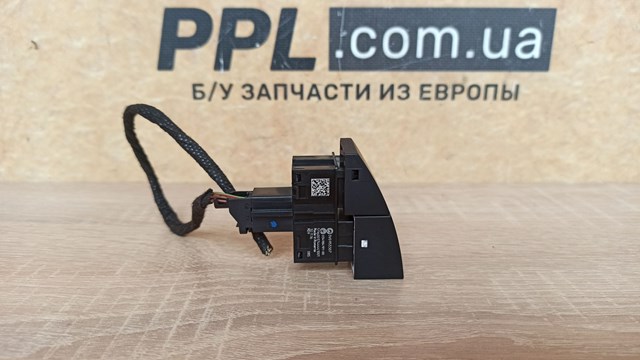 3V0953507 Кнопка включения аварийного сигнала купить Павлоград
