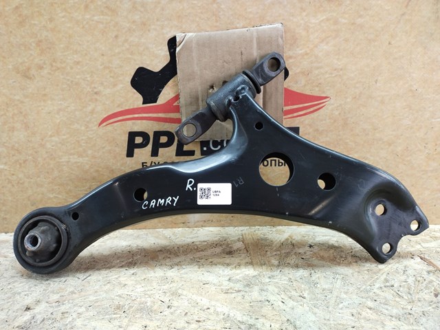 4806833060 Toyota рычаг передней подвески нижний правый