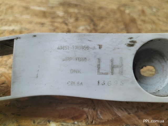 4M5117D959AF Кронштейн бампера переднего внешний левый купить Ирпень