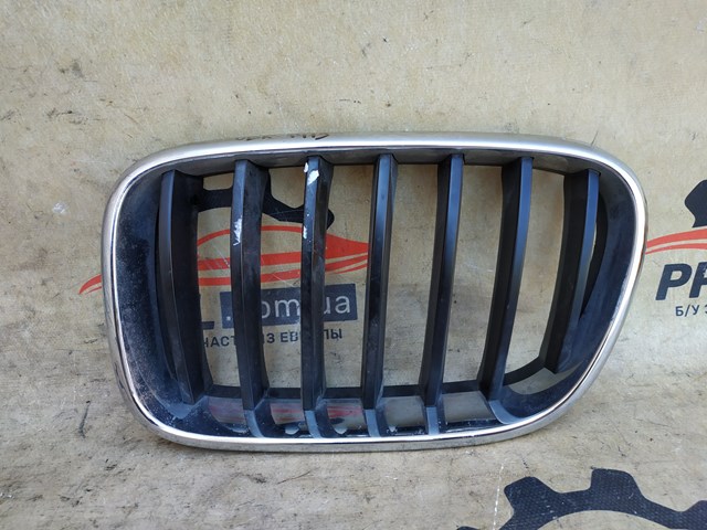 Решетка радиатора левая 51117210725 BMW
