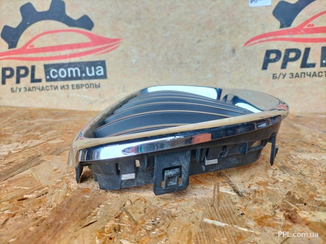 BMW 51117210726 Решетка радиатора правая в наличии Ужгород