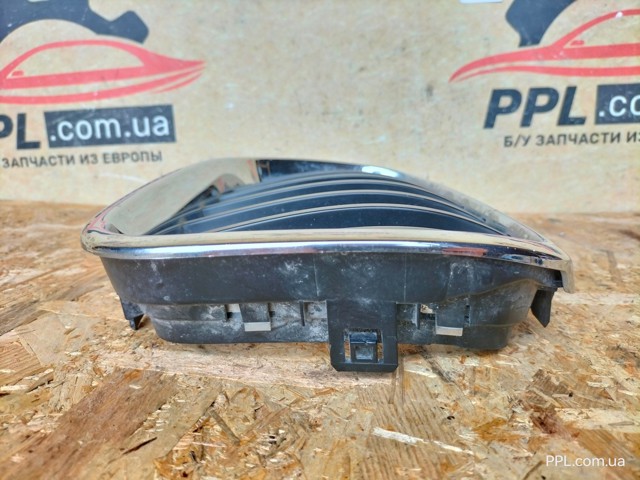 BMW 51117210726 Решетка радиатора правая в наличии Николаев