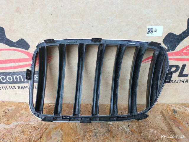 51117210726 BMW Решетка радиатора правая купить в Полтава