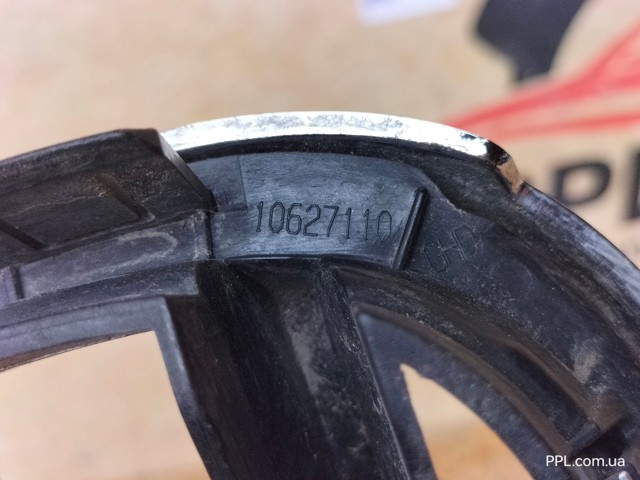 BMW 51117210726 Решетка радиатора правая в наличии Днепр