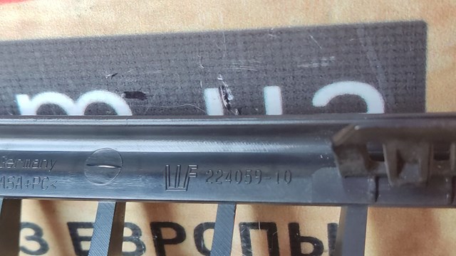 Решетка радиатора правая 51137120008 BMW