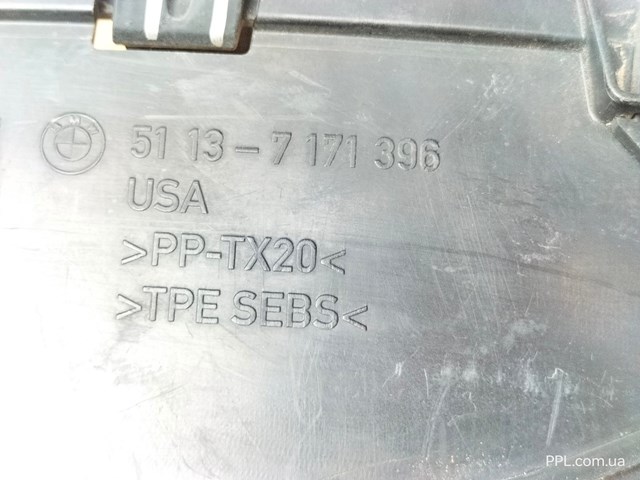 51137171396 BMW Решетка радиатора правая купить в Украина