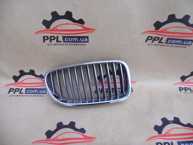 Решетка радиатора правая 51137261356 BMW