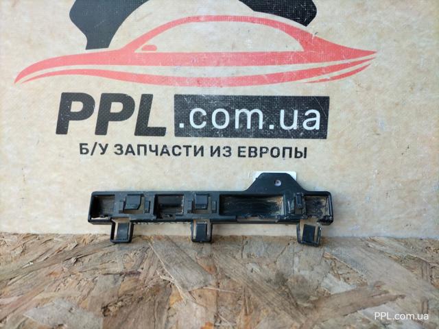 Кронштейн наружной накладки порога правой 51777240874 BMW