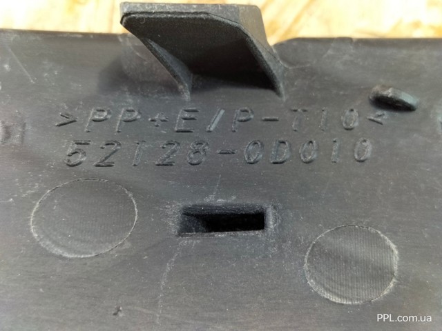 Решетка переднего бампера, левая 521280D010 TOYOTA