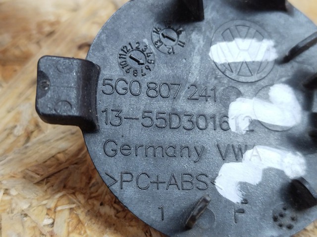 5G0807241 Заглушка бампера буксировочного крюка передняя купить Ужгород