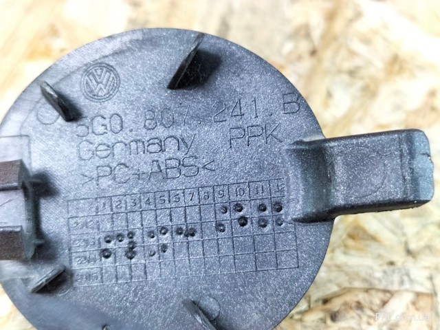 5G0807241B Заглушка буксировочного крюка купить Тернополь