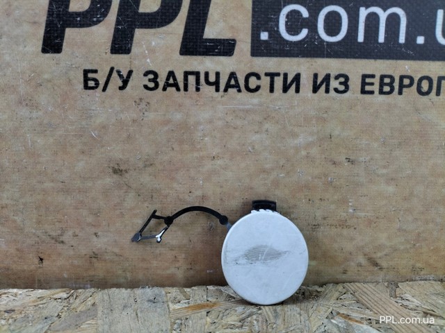 Заглушка бампера буксировочного крюка 5G0807241D VAG
