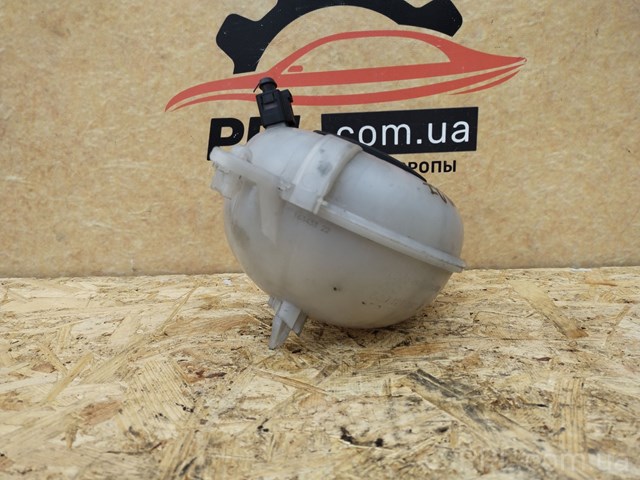 Расширительный бачок охлаждения Volkswagen Passat B8