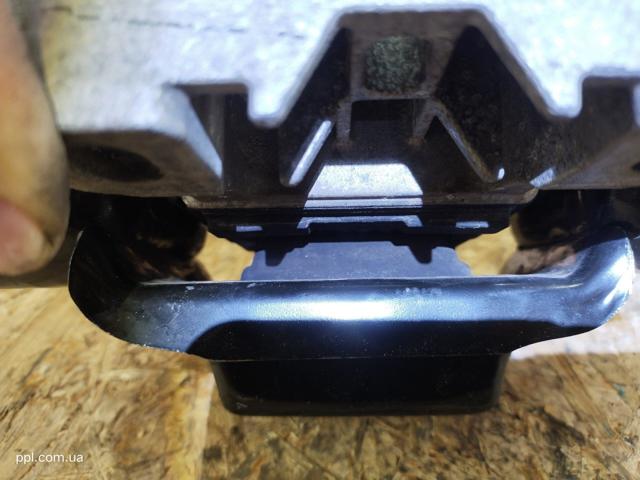 VAG 5Q0199555AB Подушка трансмиссии (опора коробки передач) в наличии Николаев