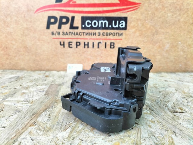 VAG 5TA839015M Замок двери задней левой в наличии Ужгород