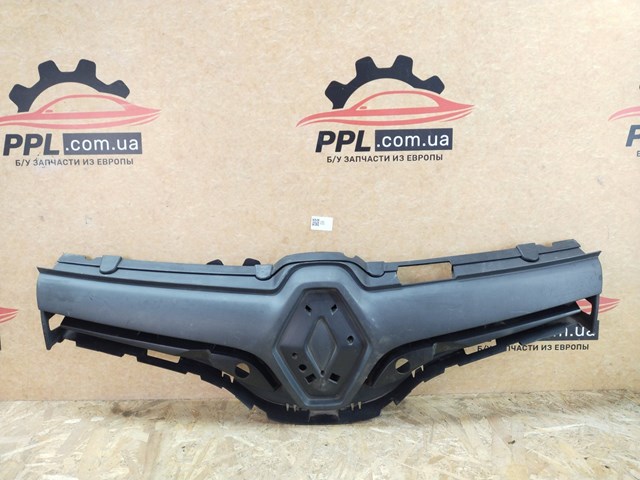 Облицовка радиатора 623101381R RENAULT
