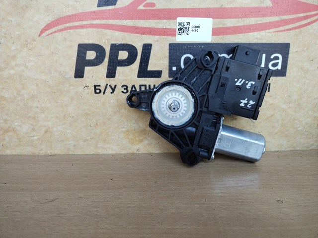 68268767AA CHRYSLER Мотор стеклоподъемника двери задней правой купить в Ужгород