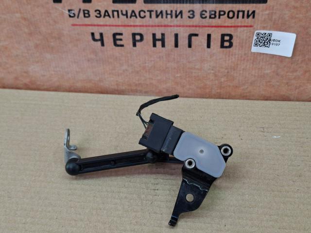 6867646 Датчик уровня положения кузова передний купить Днепр