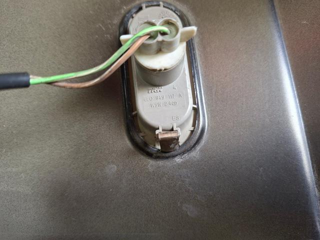 Повторитель поворота на крыле 6L0949117A VAG