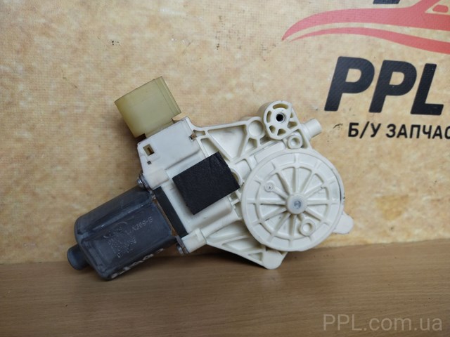 Мотор стеклоподъемника двери передней, левой 6M2114A389B FORD