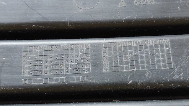 7E5853683 VAG Решетка бампера переднего левая купить в Ирпень