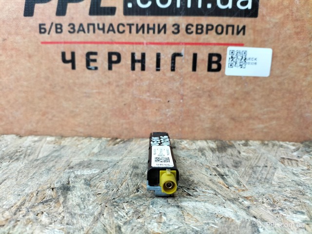 VAG 7P6035552N Усилитель сигнала антенны в наличии Киев