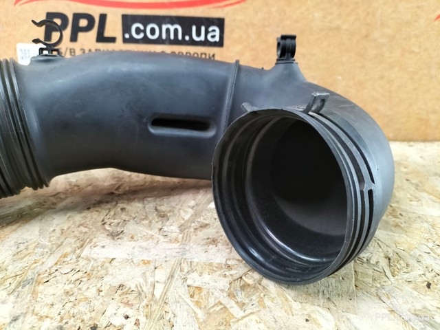 7P6129684B Патрубок воздушный, выход воздушного фильтра купить Ирпень