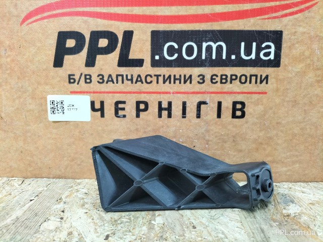 Левый кронштейн заднего бампера 7P6807045 VAG